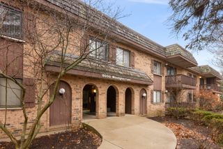 8000 WOODGLEN Lane 102, Downers Grove, IL 60516