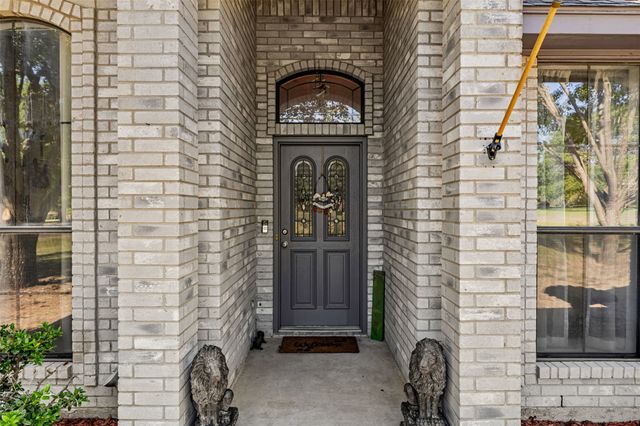500 Little Creek Trail, Oak Leaf, TX 75154