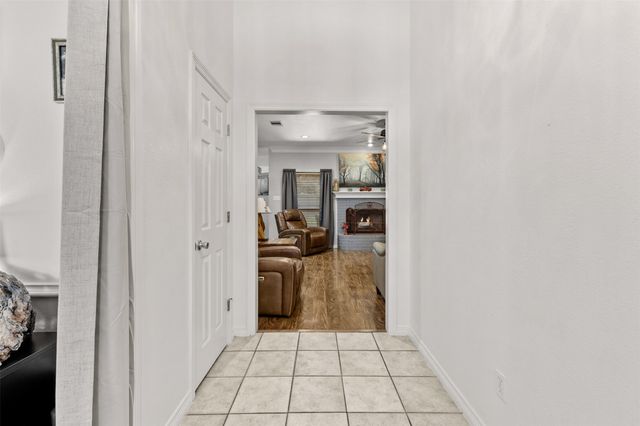 500 Little Creek Trail, Oak Leaf, TX 75154
