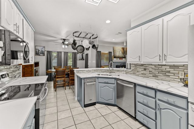 500 Little Creek Trail, Oak Leaf, TX 75154