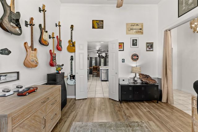 500 Little Creek Trail, Oak Leaf, TX 75154
