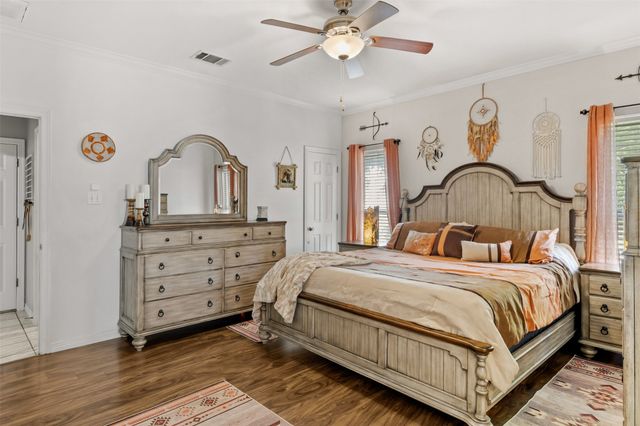 500 Little Creek Trail, Oak Leaf, TX 75154