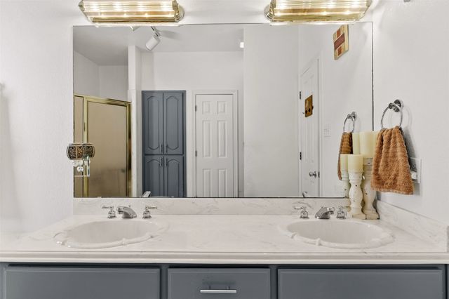 500 Little Creek Trail, Oak Leaf, TX 75154