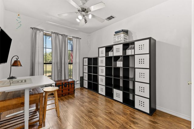 500 Little Creek Trail, Oak Leaf, TX 75154