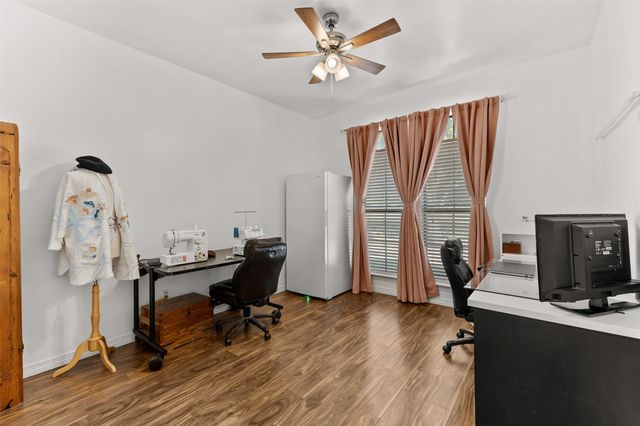 500 Little Creek Trail, Oak Leaf, TX 75154