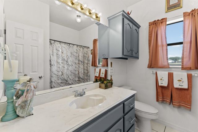 500 Little Creek Trail, Oak Leaf, TX 75154
