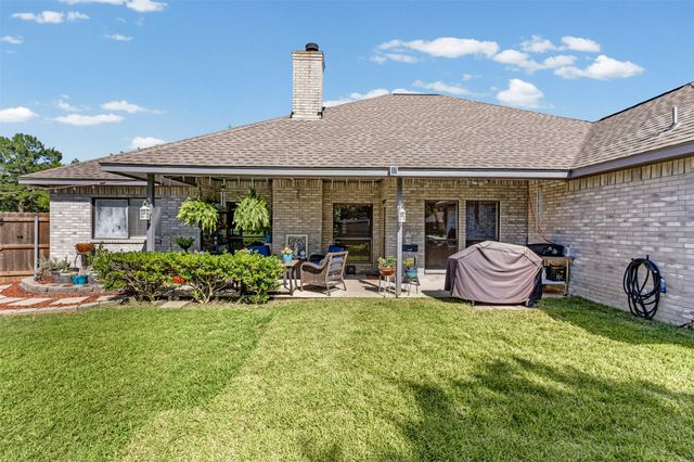 500 Little Creek Trail, Oak Leaf, TX 75154