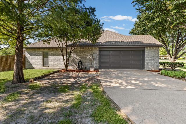 500 Little Creek Trail, Oak Leaf, TX 75154