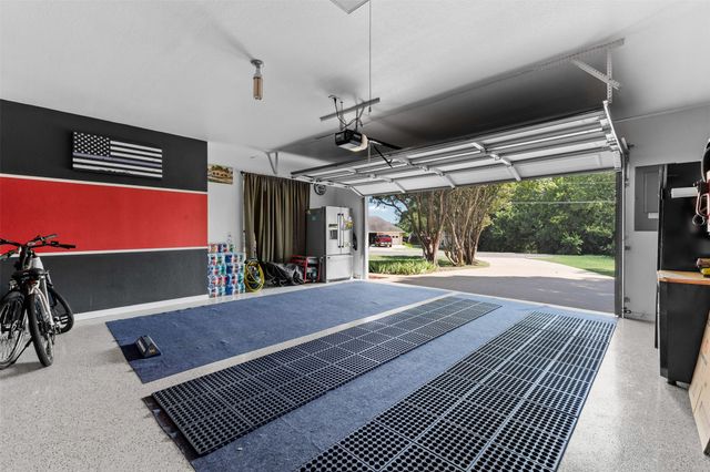 500 Little Creek Trail, Oak Leaf, TX 75154