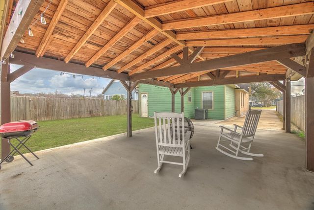 590 Highland Drive, Beaumont, TX 77705