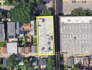 1821 W Berteau Avenue, Chicago, IL 60613
