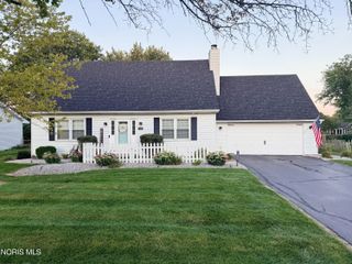 420 Sycamore Lane, Waterville, OH 43566