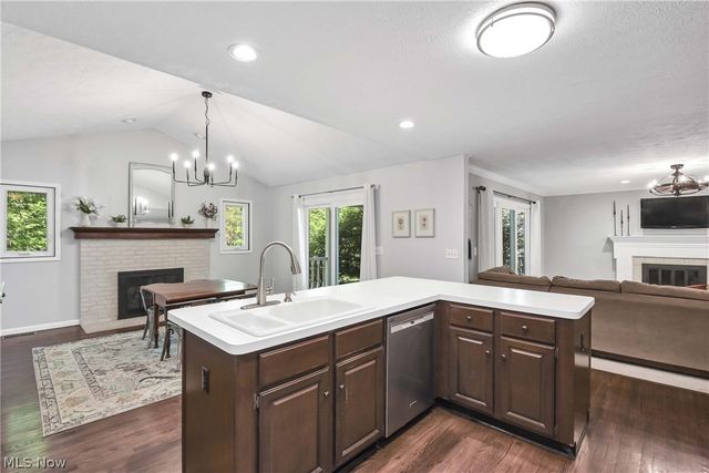 705 Lake Trail, Aurora, OH 44202