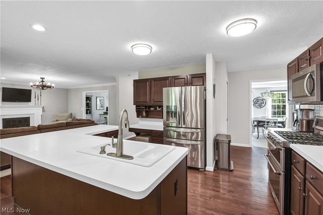 705 Lake Trail, Aurora, OH 44202