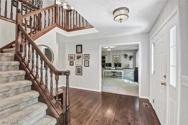 705 Lake Trail, Aurora, OH 44202