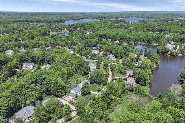 705 Lake Trail, Aurora, OH 44202