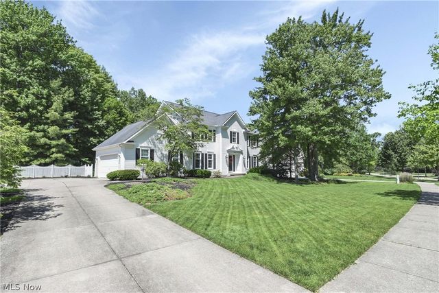705 Lake Trail, Aurora, OH 44202