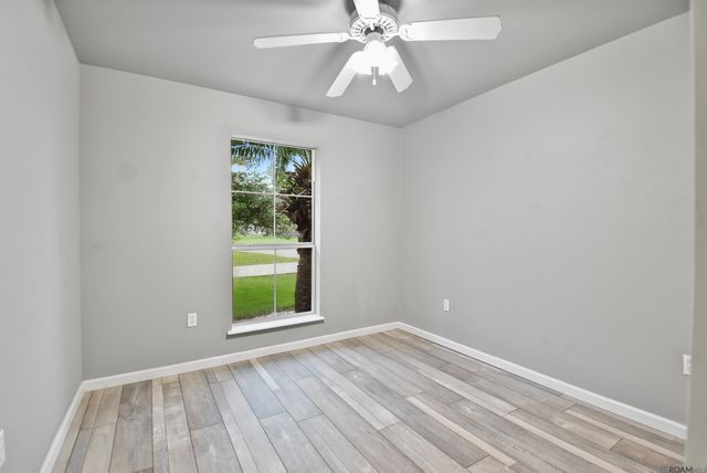 10290 Lake Park Ave, Gonzales, LA 70737