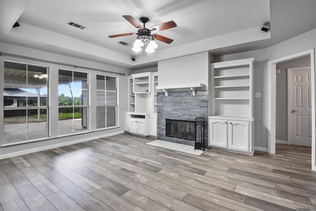 10290 Lake Park Ave, Gonzales, LA 70737