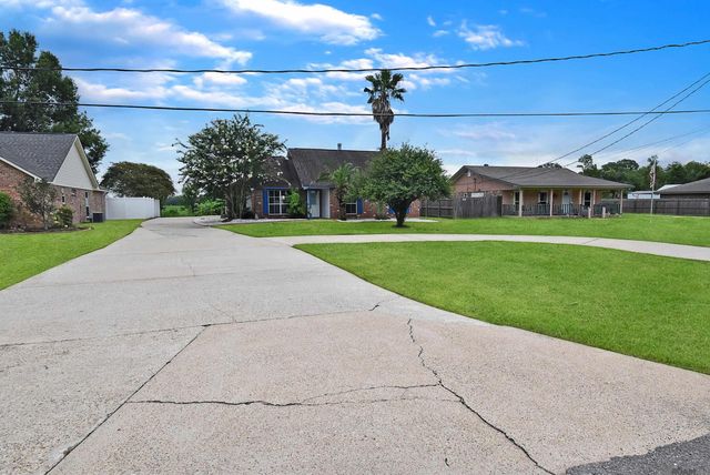 10290 Lake Park Ave, Gonzales, LA 70737