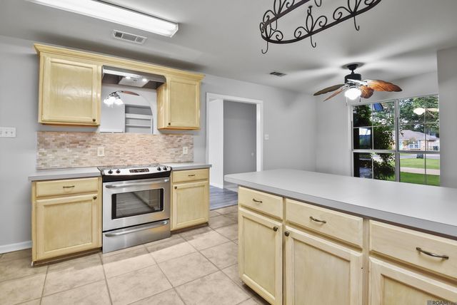 10290 Lake Park Ave, Gonzales, LA 70737