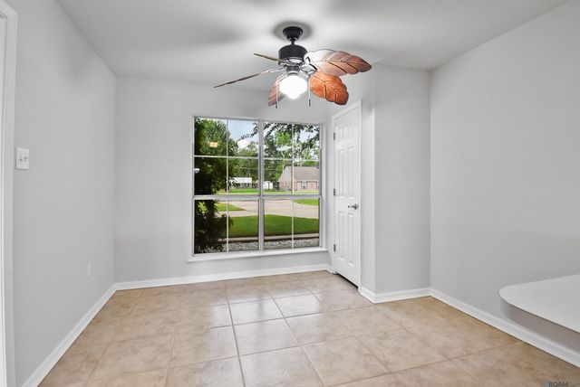 10290 Lake Park Ave, Gonzales, LA 70737