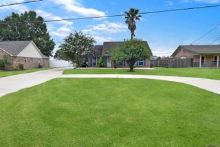 10290 Lake Park Ave, Gonzales, LA 70737