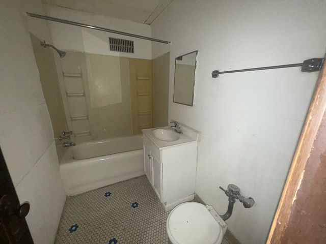 3258 Maple Avenue BH, Berwyn, IL 60402