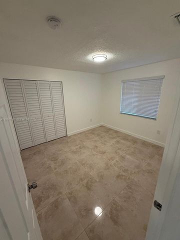 1781 NW 16th St, Miami, FL 33125