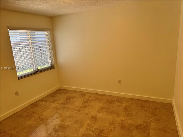 1781 NW 16th St, Miami, FL 33125