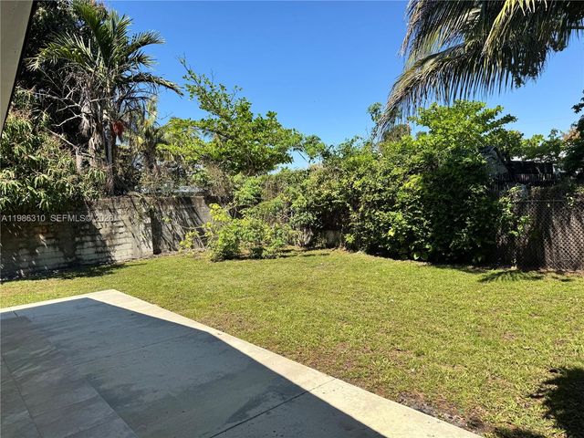 1781 NW 16th St, Miami, FL 33125