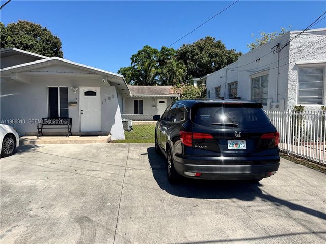 1781 NW 16th St, Miami, FL 33125