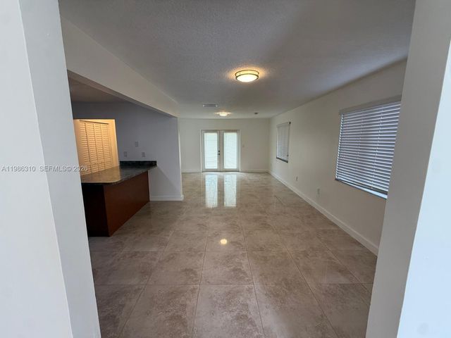 1781 NW 16th St, Miami, FL 33125