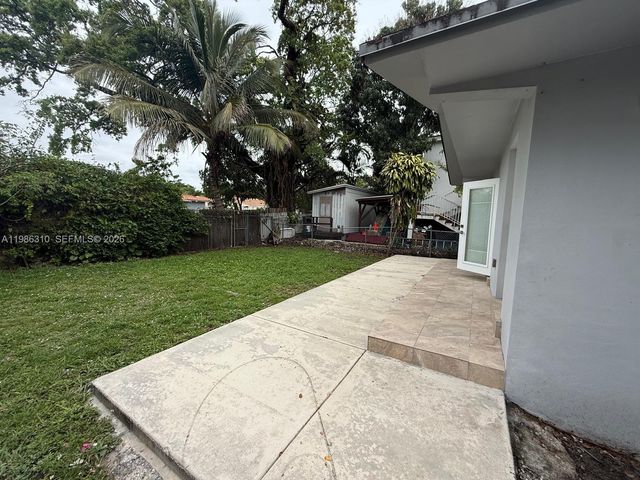 1781 NW 16th St, Miami, FL 33125