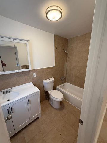 1781 NW 16th St, Miami, FL 33125