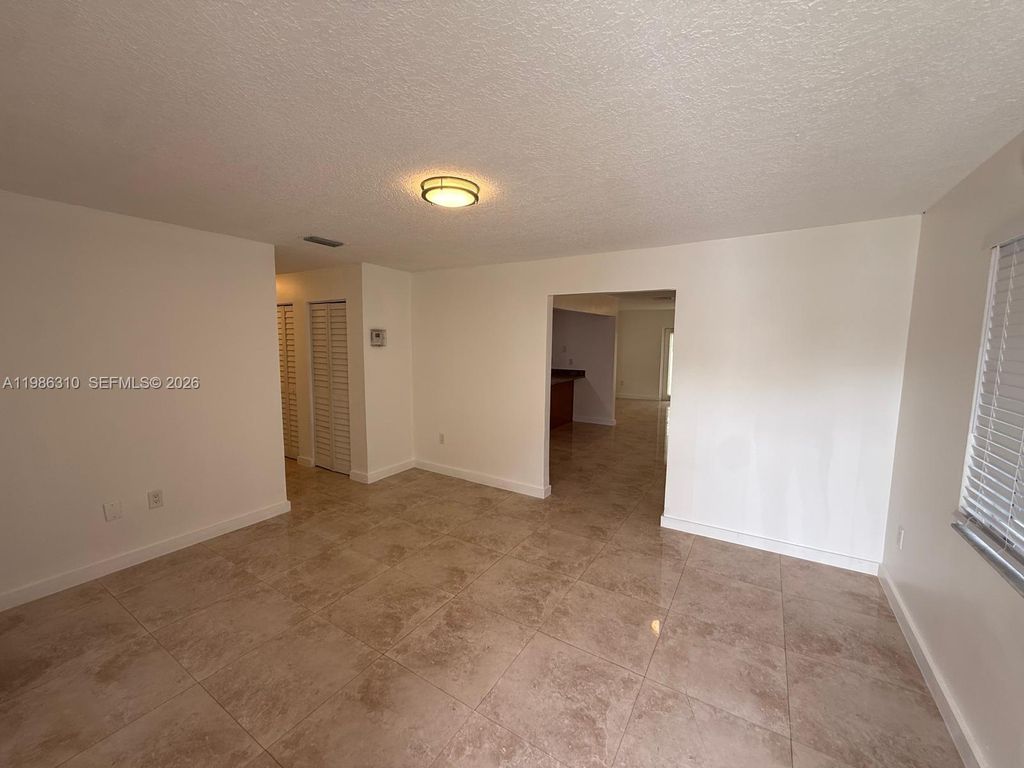 1781 NW 16th St, Miami, FL 33125