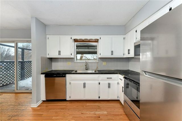 1904 Karlton Way, Excelsior Springs, MO 64024