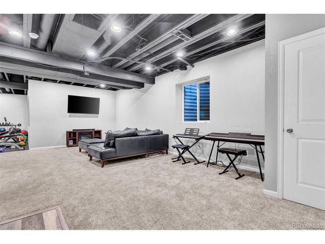 6080 N Fundy St, Aurora, CO 80019