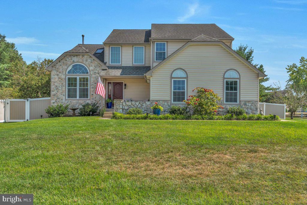 2 BRIDLE LN, Sewell, NJ 08080