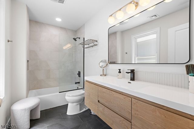 42 Forest Rd, Glen Rock Boro, NJ 07452