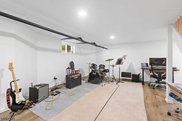 42 Forest Rd, Glen Rock Boro, NJ 07452
