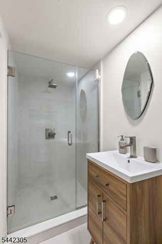 42 Forest Rd, Glen Rock Boro, NJ 07452