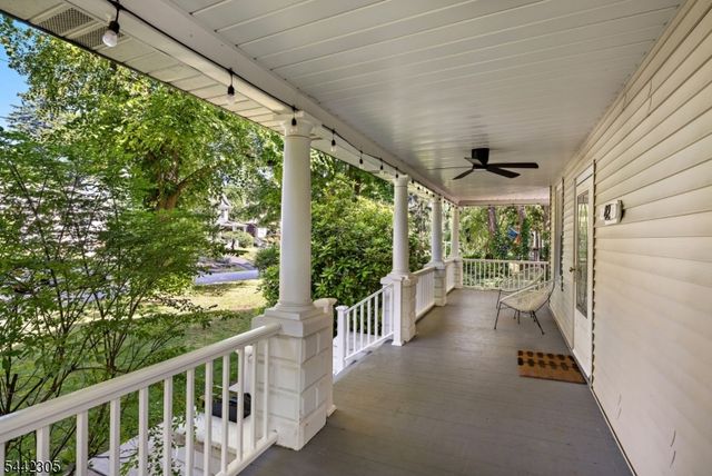 42 Forest Rd, Glen Rock Boro, NJ 07452