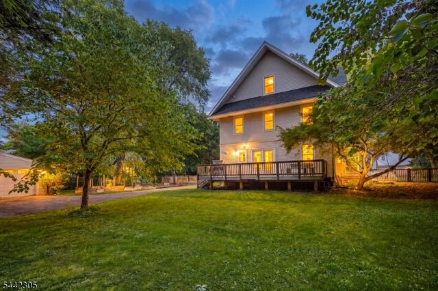 42 Forest Rd, Glen Rock Boro, NJ 07452