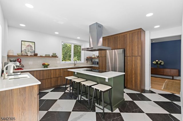 42 Forest Rd, Glen Rock Boro, NJ 07452