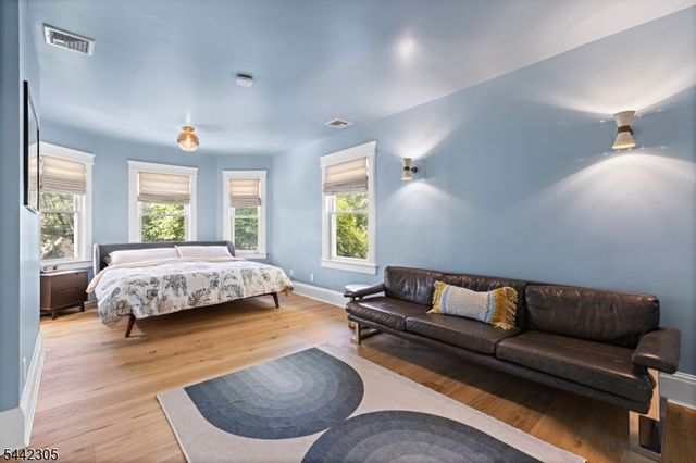 42 Forest Rd, Glen Rock Boro, NJ 07452