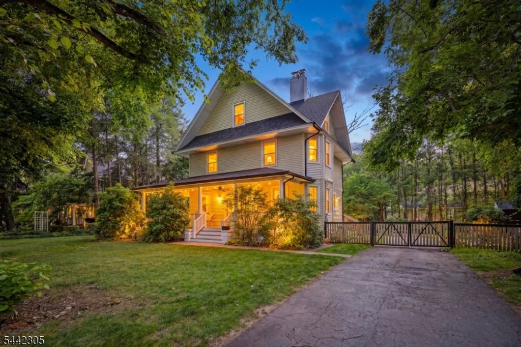 42 Forest Rd, Glen Rock Boro, NJ 07452