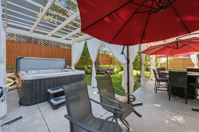 61316 Brianne Place, Bend, OR 97702