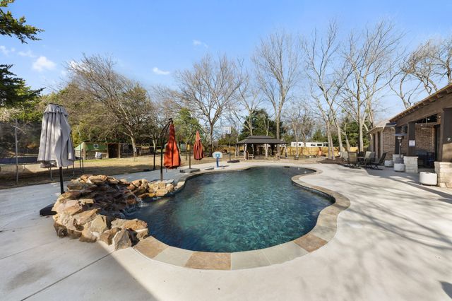 7880 County Road 542, Nevada, TX 75173