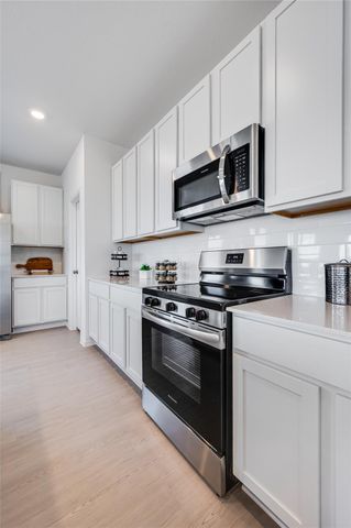 8015 Jade Crest Drive, Angleton, TX 77515